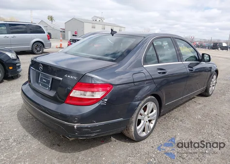 2009 Mercedes-Benz C 300 Luxury 4Matic/Sport 4Matic z USA, uszkodzony, nr VIN WDDGF81X99F277124